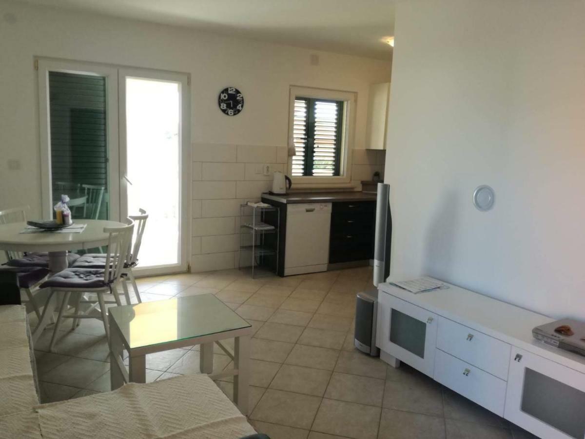 Apartman Dora Povljana Kültér fotó